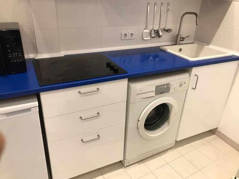Un Genial Estudio En El Barrio Las Cortes Madrid Buitenkant foto