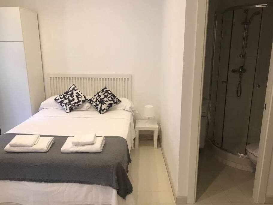 Un Genial Estudio En El Barrio Las Cortes Madrid Buitenkant foto
